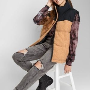 Womens oversized puffer vest wild fable size Large
